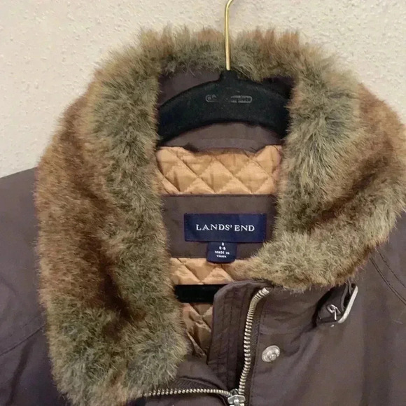 LANDS’ END Women’s Lined Coat w/ Fur Collar - Picture 5 of 12